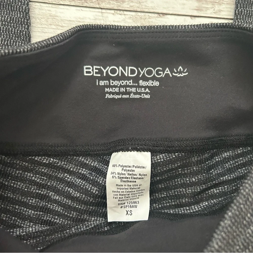 Beyond Yoga USC Trojans Black Grey Herringbone Leggings - Picture 4 of 4